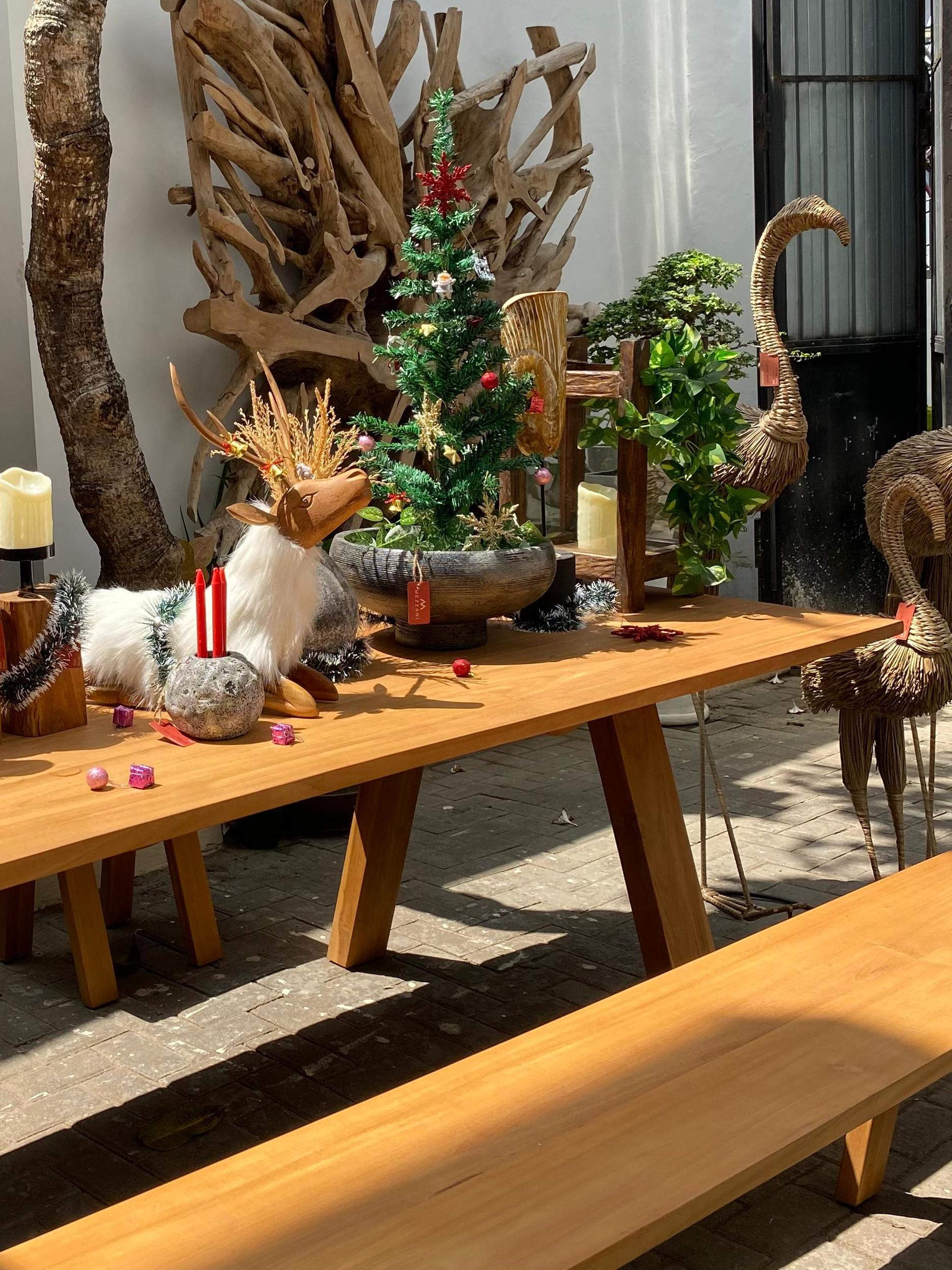 Agasta Dining Table